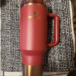 Stanley Cranberry and Gold Travel Mug with Handle